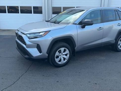 Used 2024 Toyota RAV4 LE FWD image 7