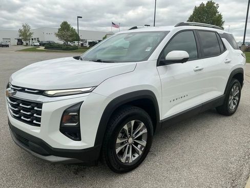 Used 2025 Chevrolet Equinox LT w/ Convenience Package II AWD/4WD image 3