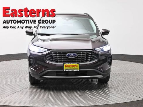 Used 2023 Ford Escape SE FWD image 2
