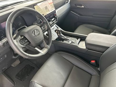 Used 2025 Lexus GX 550 w/ Cold Area Package AWD/4WD image 11