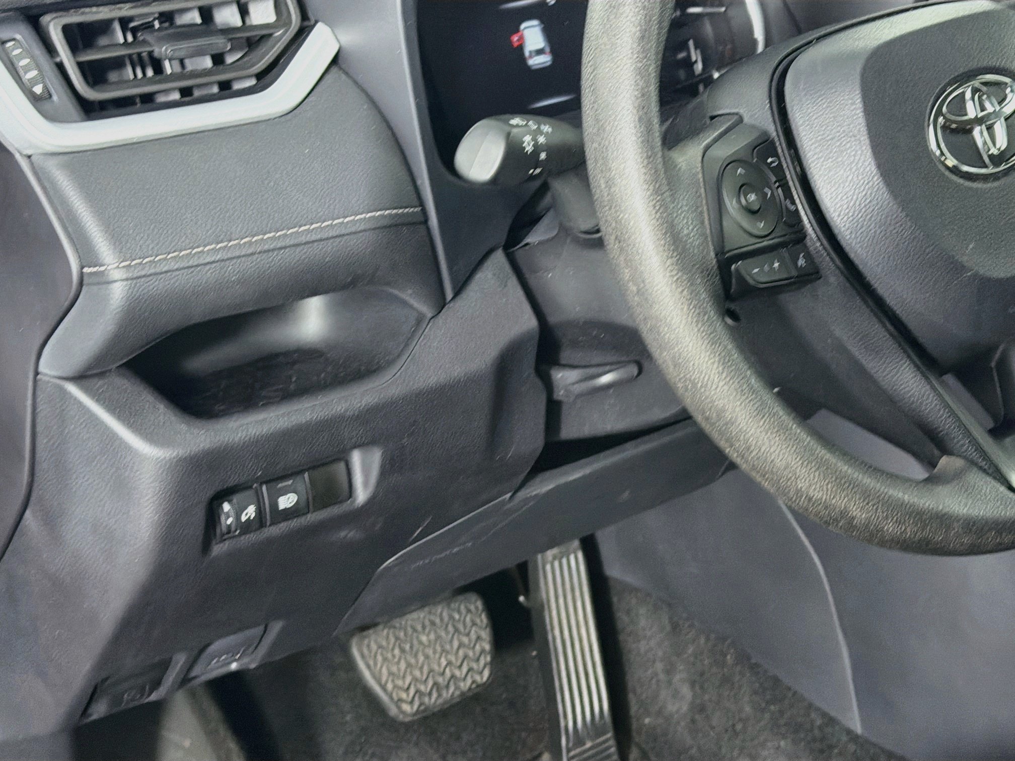 Used 2025 Toyota RAV4 LE AWD/4WD image 16