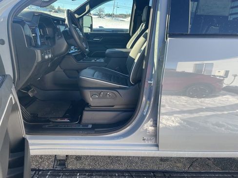 Used 2025 GMC Sierra 2500 AT4X w/ Snow Plow Prep/Camper Package image 9