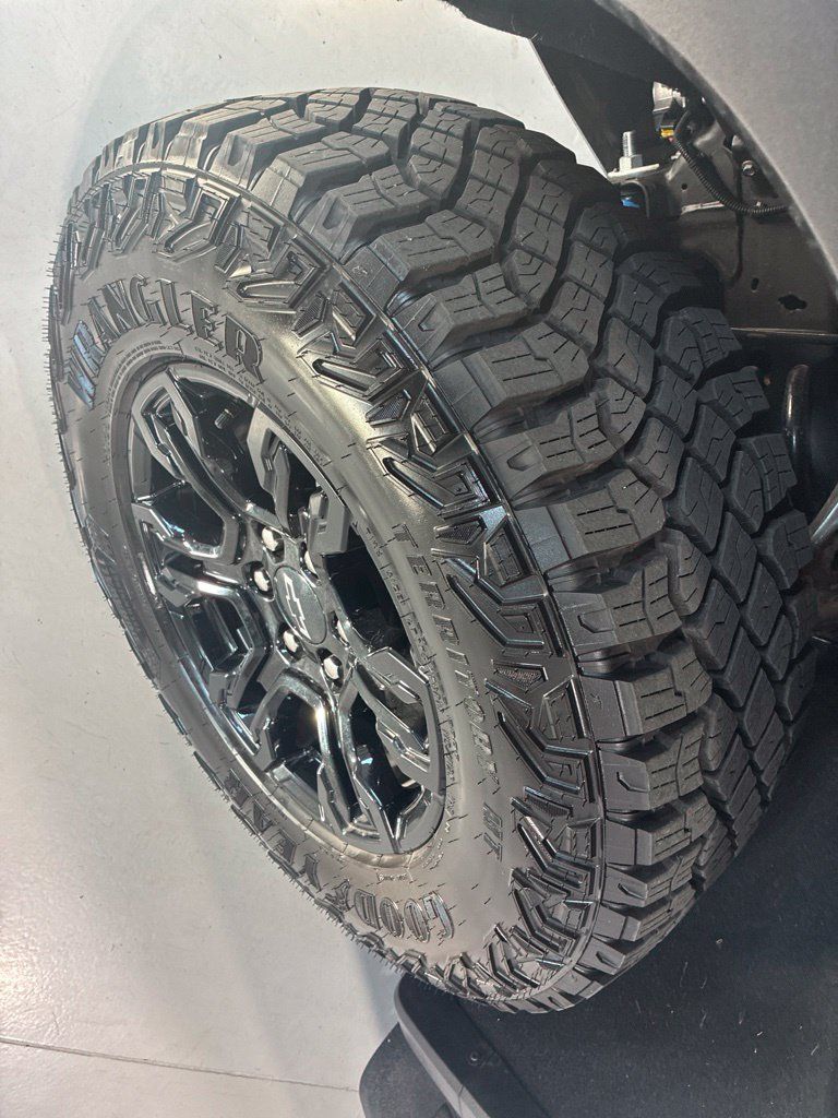 Used 2026 Chevrolet Silverado 1500 ZR2 w/ LPO, Dark Essentials Package AWD/4WD image 13