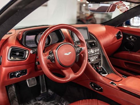 Used 2022 Aston Martin DB11 Volante image 18