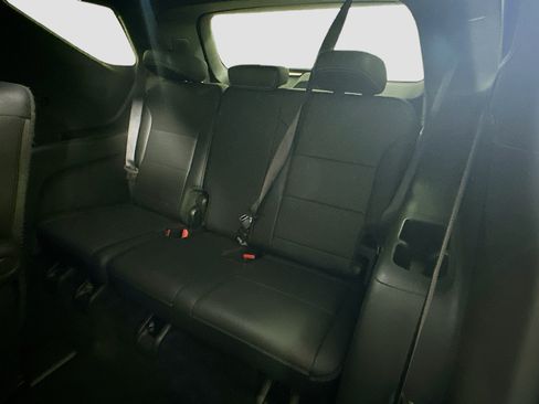 Used 2025 Chevrolet Traverse LT FWD image 30