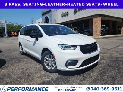 New 2026 Chrysler Pacifica Select