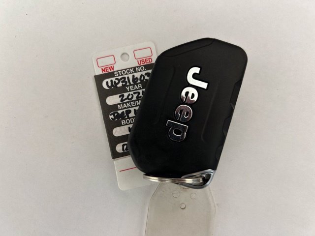 Used 2024 Jeep Wrangler Unlimited Sahara w/ Technology Group AWD/4WD image 33