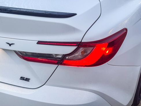 New 2026 Toyota Camry Hybrid FWD image 8