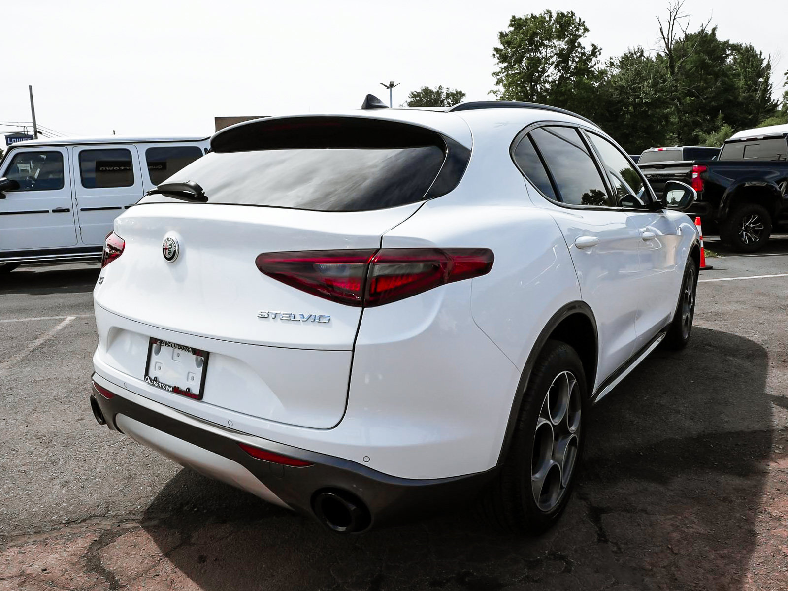 Used 2023 Alfa Romeo Stelvio Ti AWD/4WD image 6