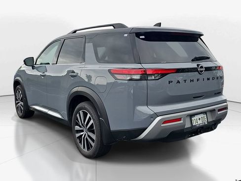Used 2025 Nissan Pathfinder Platinum FWD image 5