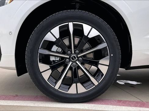New 2026 Volvo XC60 B5 Plus w/ Protection Package Premier AWD/4WD image 37