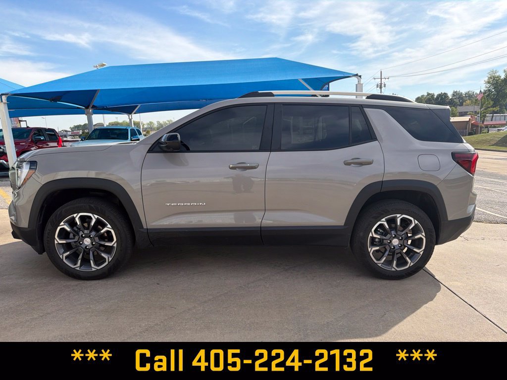 Used 2026 GMC Terrain Elevation w/ Elevation Premium Package AWD/4WD image 3