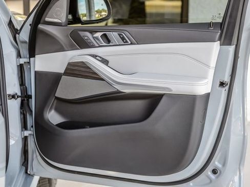 Used 2023 BMW X7 xDrive40i w/ M Sport Package image 65