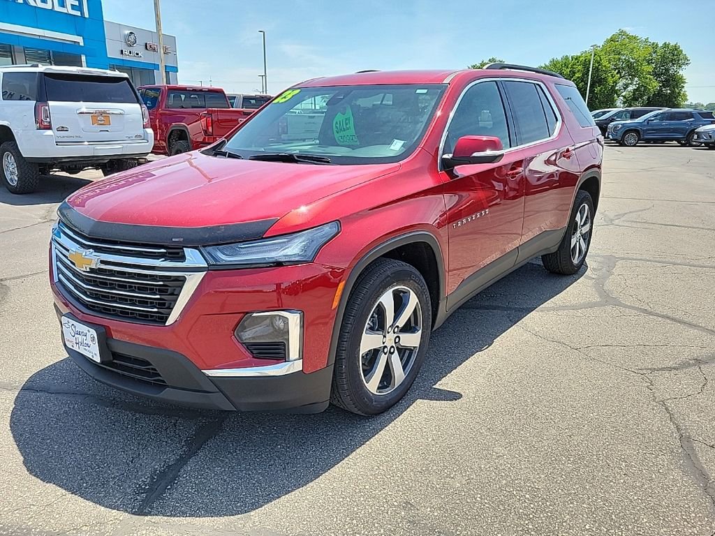Used 2023 Chevrolet Traverse LT w/ LT Premium Package AWD/4WD image 1