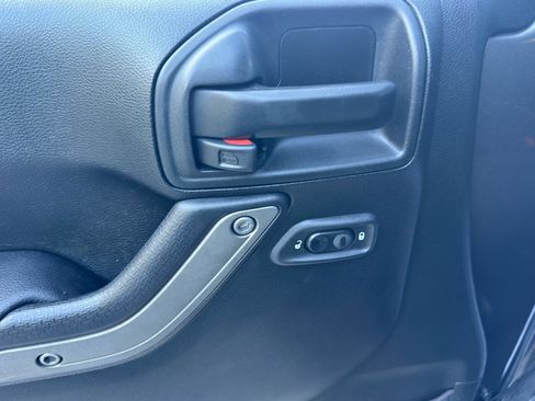 Used 2018 Jeep Wrangler Unlimited Sport S AWD/4WD image 13