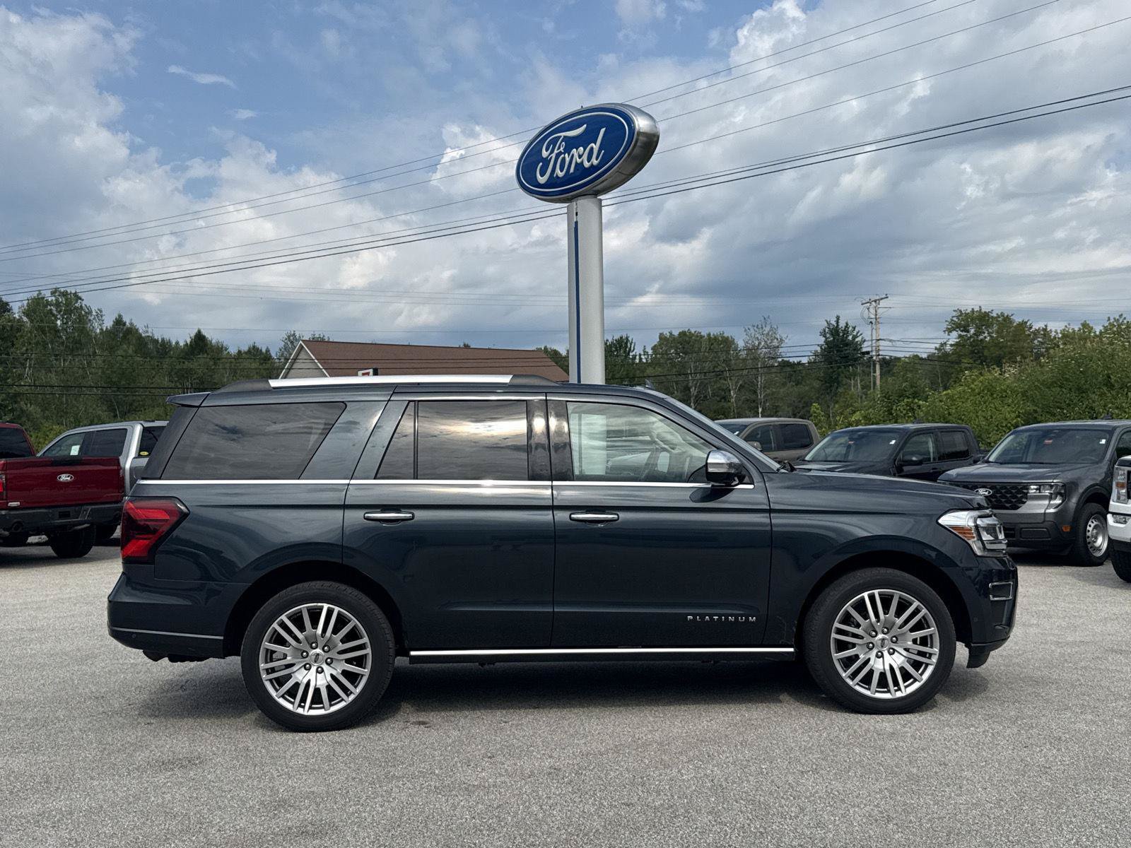 Used 2024 Ford Expedition Platinum AWD/4WD image 8