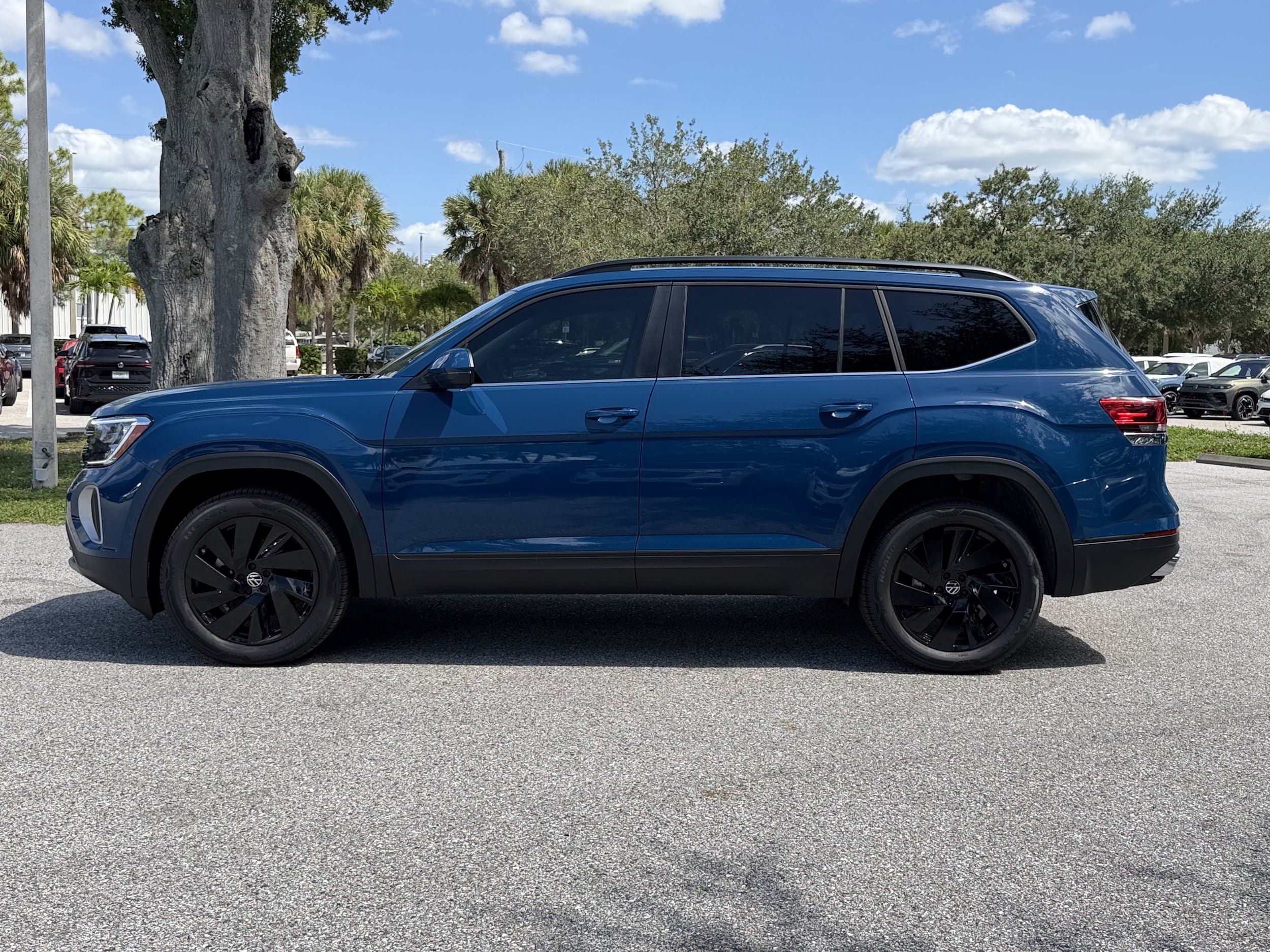 New 2026 Volkswagen Atlas SE FWD image 4