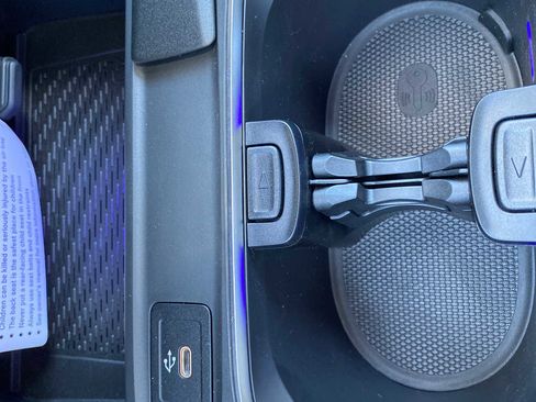 Used 2024 Mercedes-Benz GLB 250 4MATIC image 20