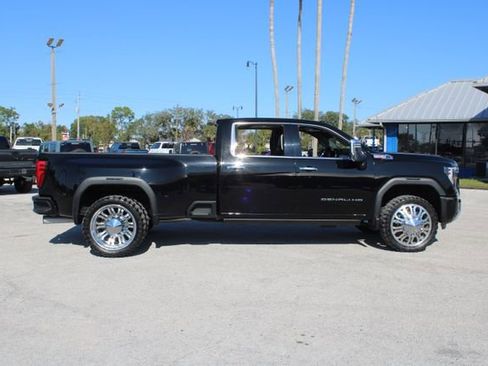 Used 2024 GMC Sierra 3500 Denali w/ Denali Reserve Package image 14