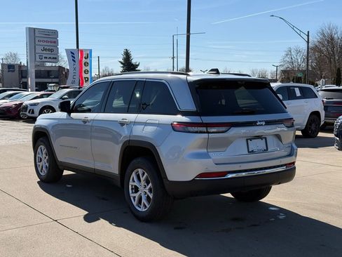 Used 2022 Jeep Grand Cherokee Limited w/ Luxury Tech Group II image 5