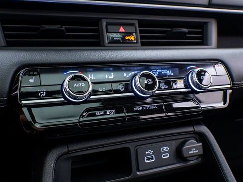 Certified 2025 Honda Pilot Touring image 29