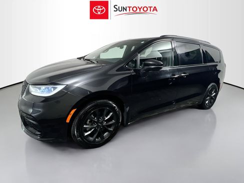 Used 2021 Chrysler Pacifica Touring-L w/ S Appearance Package image 9