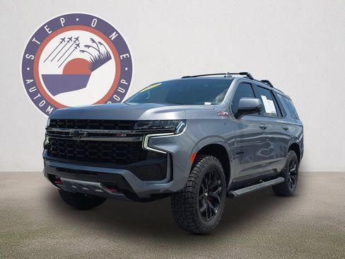 Used 2022 Chevrolet Tahoe Z71 w/ Luxury Package AWD/4WD image 2