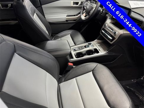 Used 2023 Ford Explorer XLT w/ Equipment Group 202A image 9