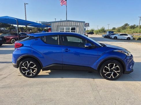 Used 2019 Toyota C-HR XLE FWD image 5