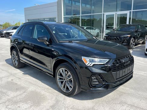 Used 2025 Audi Q3 2.0T Premium w/ Black Optic Sport Package AWD/4WD image 3