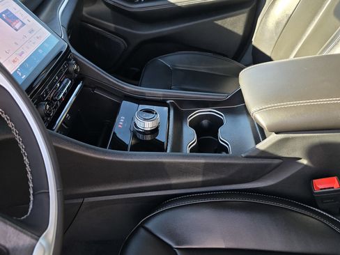 New 2025 Jeep Grand Cherokee Limited image 12