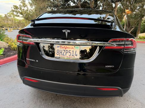 Used 2018 Tesla Model X 100D AWD/4WD image 5