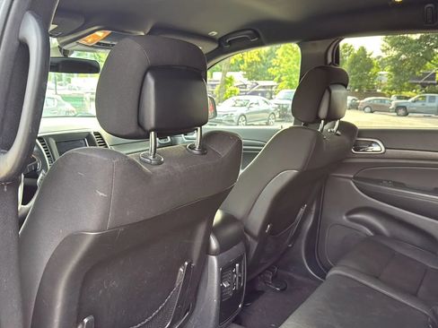 Used 2018 Jeep Grand Cherokee Laredo AWD/4WD image 16