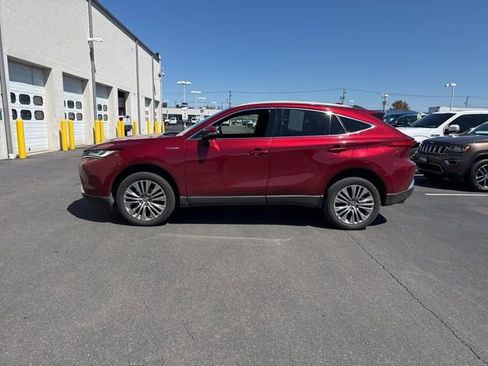 Used 2021 Toyota Venza Limited w/ Advanced Technology Package image 2