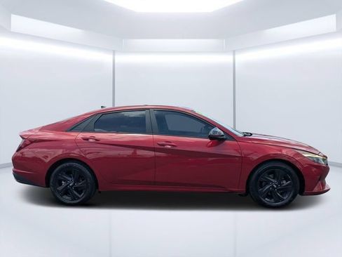 Used 2022 Hyundai Elantra SEL w/ Cargo Package FWD image 2