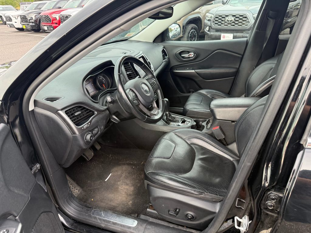 Used 2019 Jeep Cherokee Limited AWD/4WD image 4