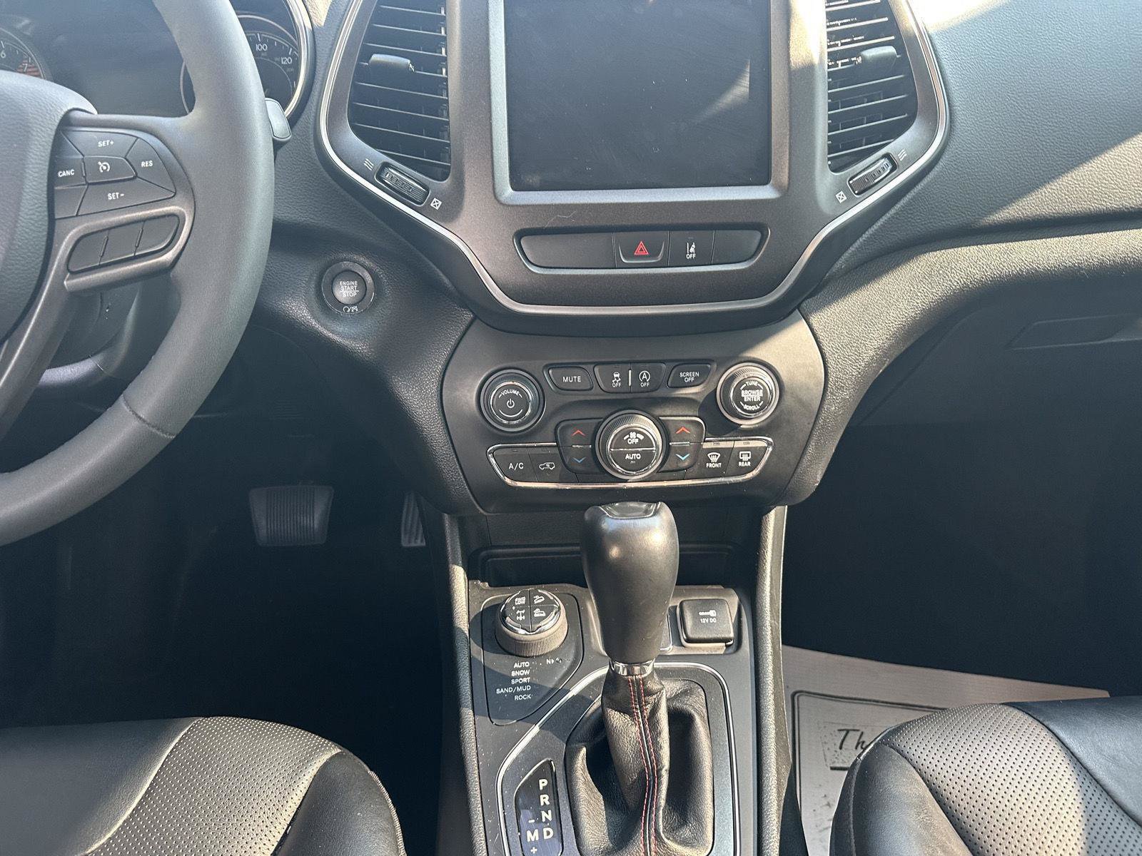 Used 2022 Jeep Cherokee Trailhawk w/ Premium Leather Package AWD/4WD image 30