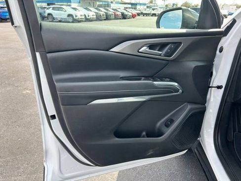 Certified 2025 Chevrolet Traverse LT image 12