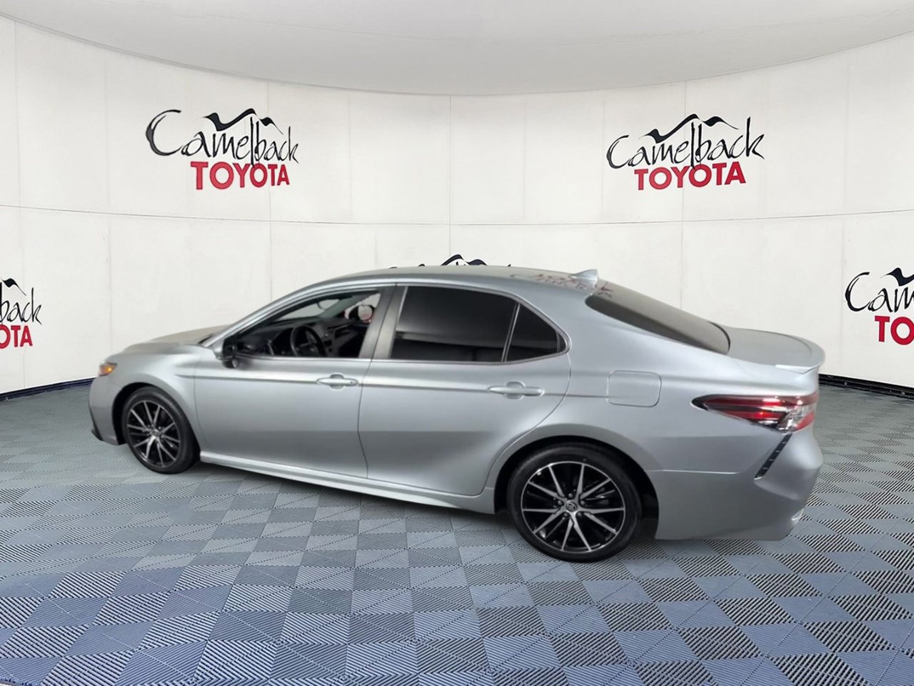 Used 2023 Toyota Camry SE FWD image 9