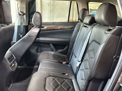 Used 2025 Volkswagen Atlas SE FWD image 24
