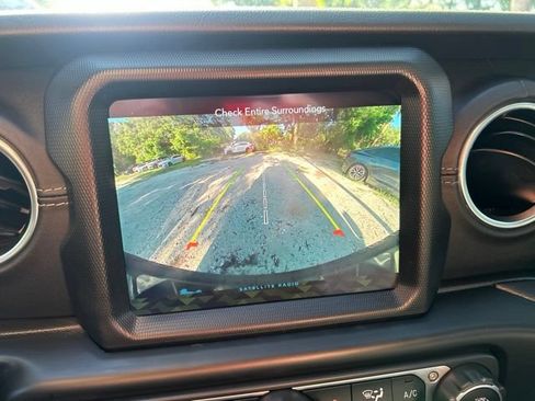 Used 2022 Jeep Wrangler Unlimited Sahara AWD/4WD image 13