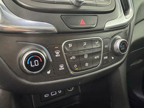 Used 2021 Chevrolet Equinox LT image 22