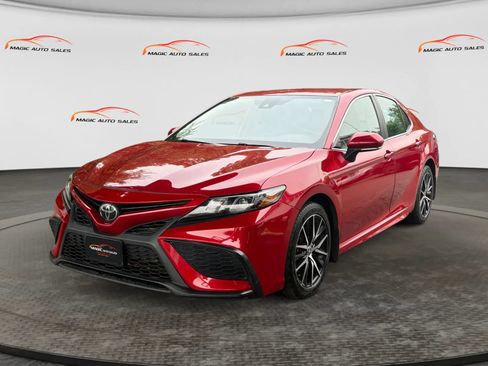 Used 2023 Toyota Camry SE AWD/4WD image 1