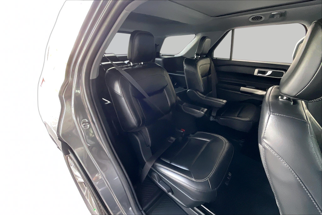 Used 2023 Ford Explorer XLT AWD/4WD image 15