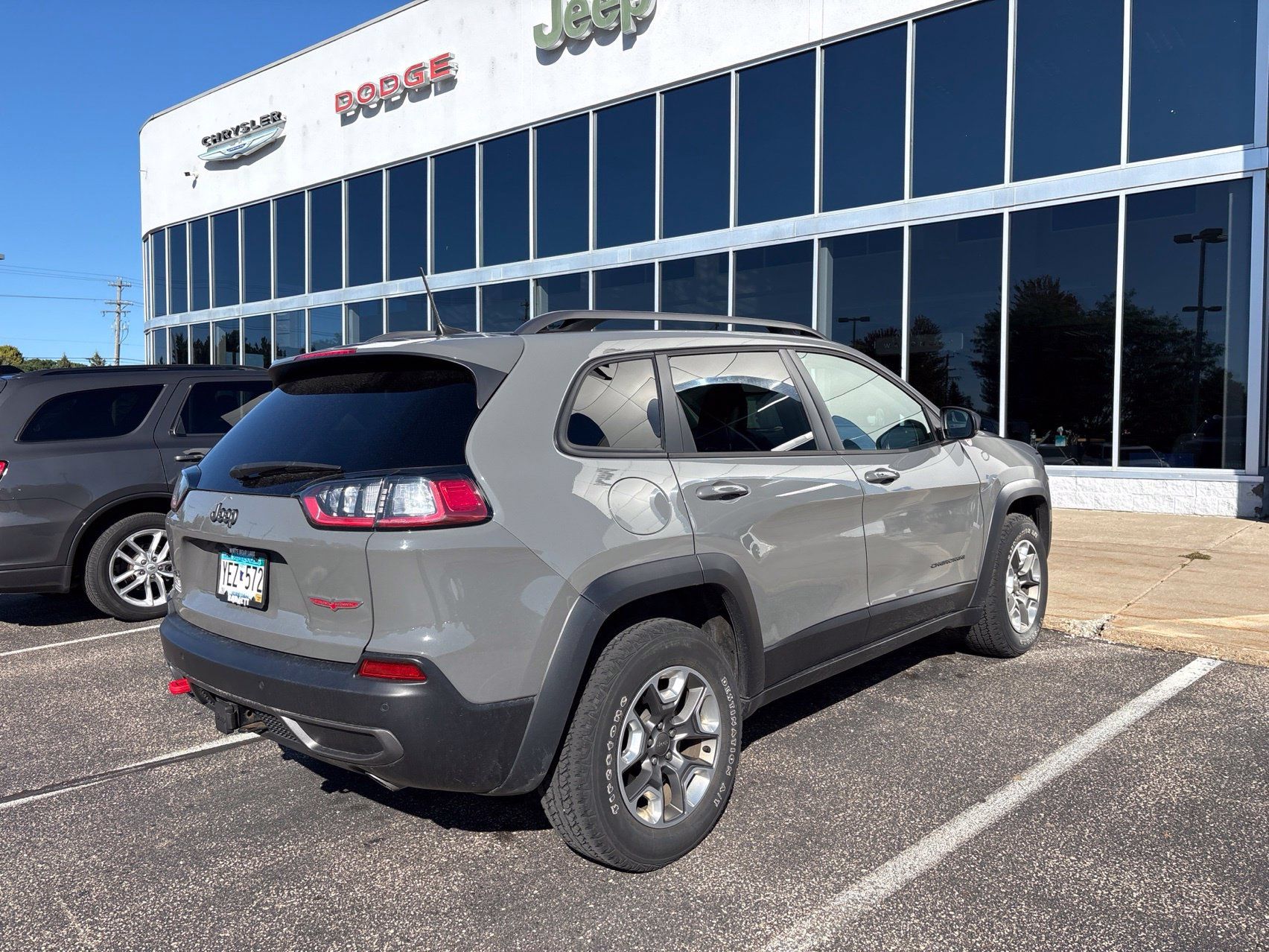 Used 2019 Jeep Cherokee Trailhawk w/ Cold Weather Group AWD/4WD image 5