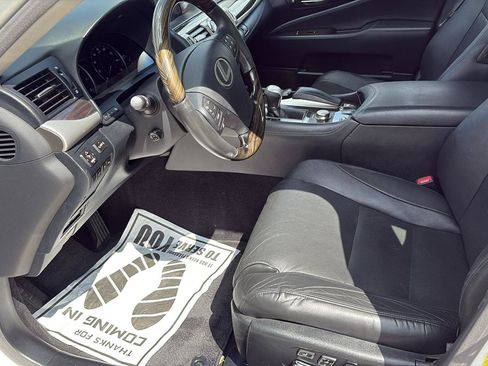 Used 2013 Lexus LS 460 w/ Comfort Pkg RWD image 35
