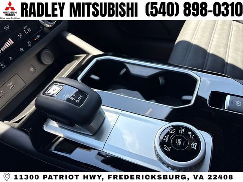 New 2026 Mitsubishi Outlander LE AWD/4WD image 11