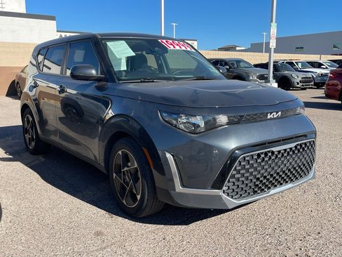 Used 2023 Kia Soul EX image 1