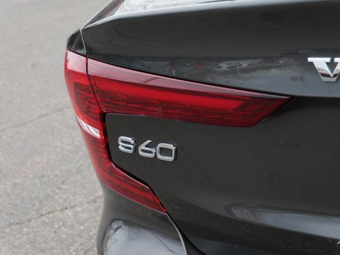 Used 2025 Volvo S60 B5 Core image 17