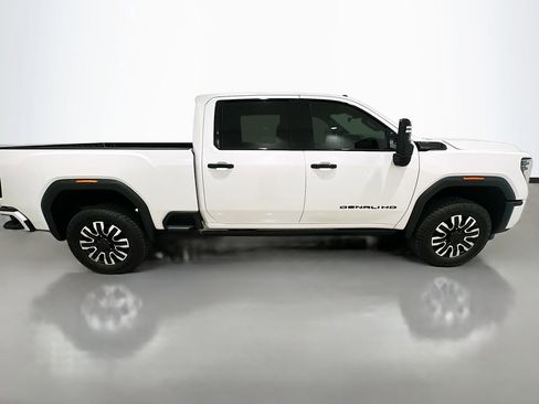 Used 2025 GMC Sierra 2500 Denali Ultimate AWD/4WD image 8